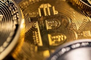 سقوط تاریخی بیت‌کوین ادامه دار شد/ شوک بزرگ به بازار رمز ارزها