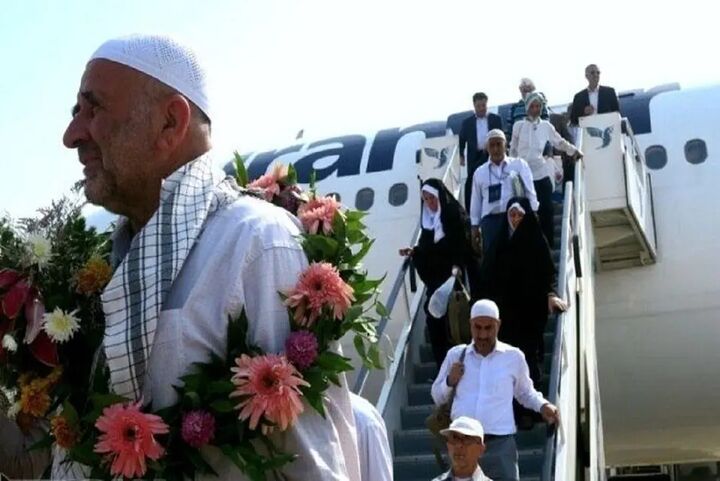 آغاز عملیات بازگشت حجاج با ورود نخستین پرواز "هما" به فرودگاه امام(ره)