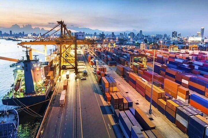 ترخیص ۱۷ هزار کانتینر از بندر کراچی تسریع می شود