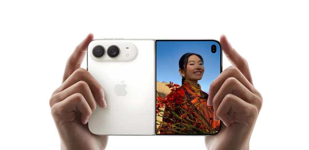 گوشی تاشو اپل آیفون دوئو (iPhone Duo) با بدنه سفید و نمایشگر باز شده