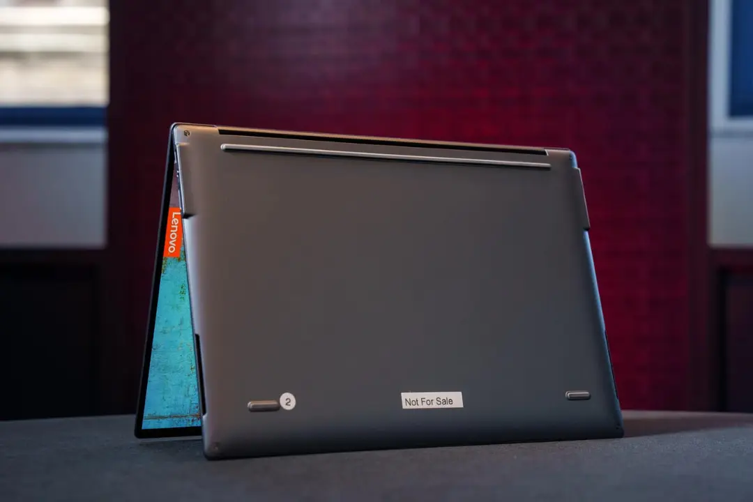 لپ‌تاپ لنوو (Lenovo) با بدنه باریک و طراحی بدون دریچه خروجی فن