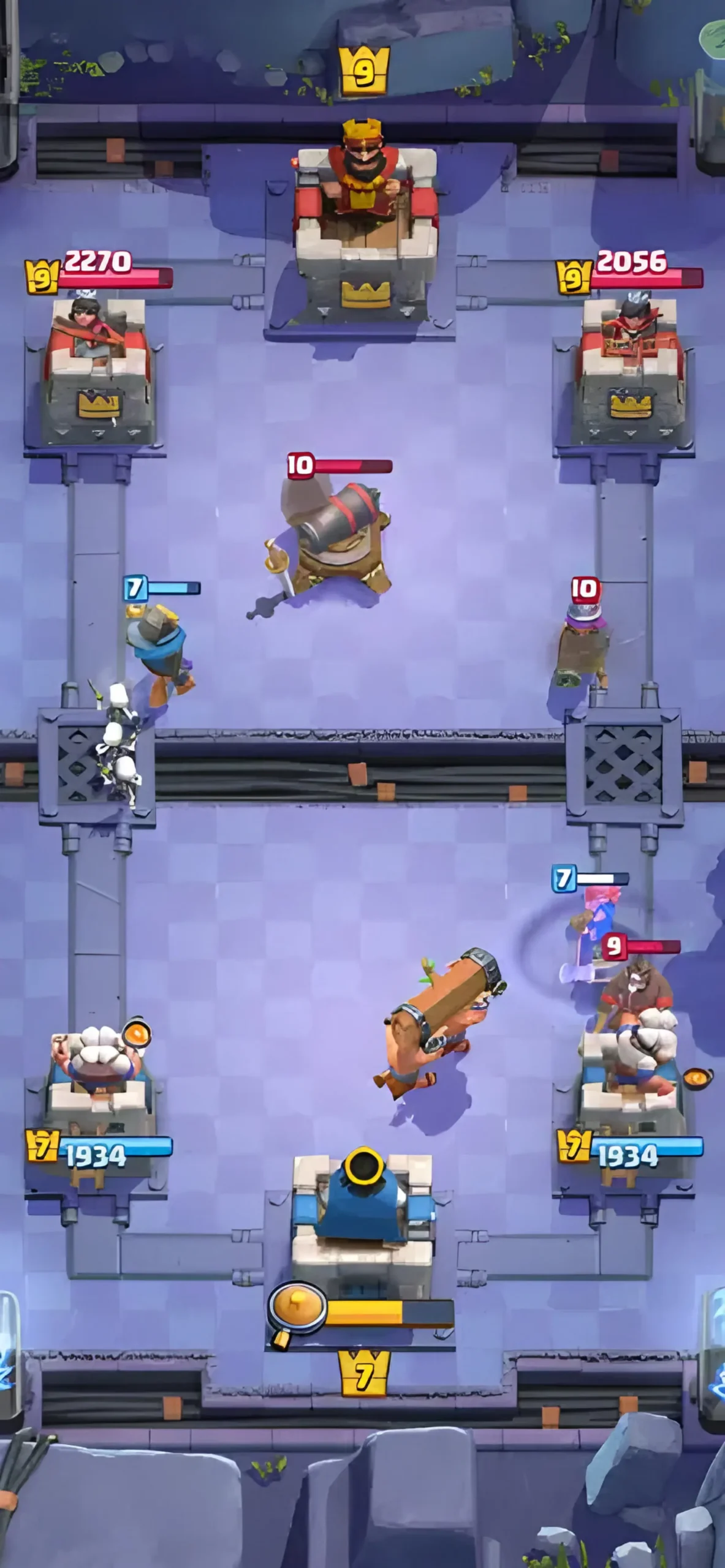 بهترین بازی های آیفون که باید امتحان کنید میدان نبرد در بازی استراتژیک کلش رویال (Clash Royale) با برجهای دفاعی