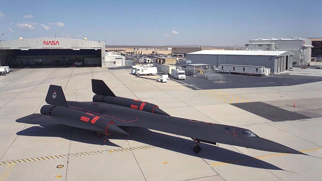تصاویر ماهوارهای نشان میدهند یک هواپیمای SR-71 ناپدید شده / آیا پرنده سیاه دوباره پرواز میکند؟ تصاویر ماهوارهای نشان میدهند SR-71 ناپدید شده / آیا پرنده سیاه دوباره پرواز میکند؟